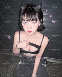 安安 ：164cm 46kg D 23歲